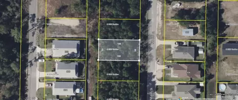 909 NE 6th St, Carrabelle, FL 32322