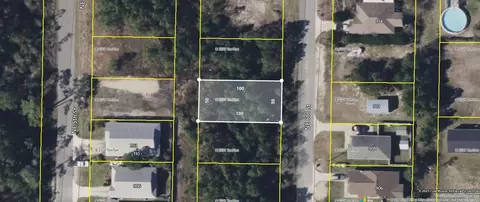 911 NE 6th St, Carrabelle, FL 32322