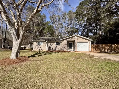 2803 Faringdon Dr, Tallahassee, FL 32303