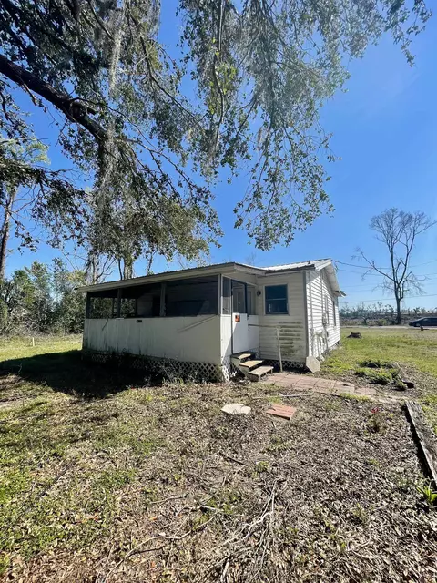 300 E Park St, Perry, FL 32348 photo 3