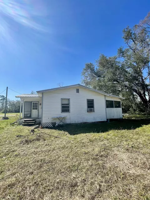 300 E Park St, Perry, FL 32348 photo 2