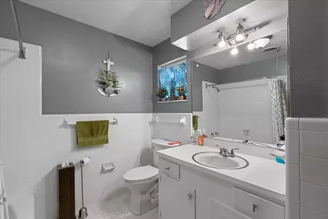 Bath - 503 Plantation Rd, Perry, FL 32348 photo 4 of 4