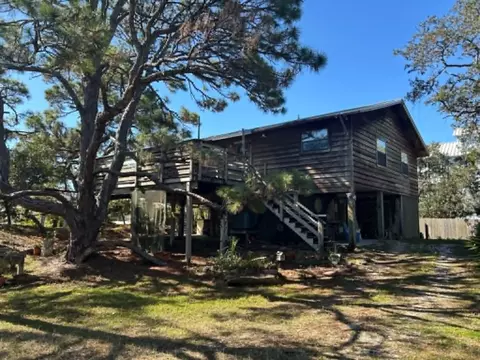 1057 W Pine Ave, Eastpoint, FL 32328