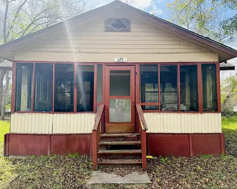 325 NW 1st St, Gretna, FL 32332