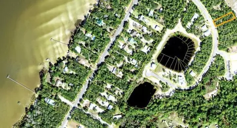 135 Lakes On The Bluff Dr, East Point, FL 32328