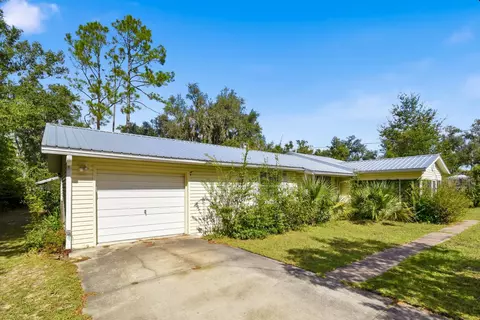 Exterior - 614 W Leon St, Perry, FL 32347 photo 2 of 5