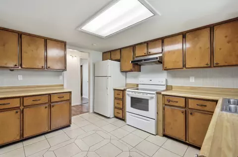 Kitchen - 614 W Leon St, Perry, FL 32347 photo 2 of 2