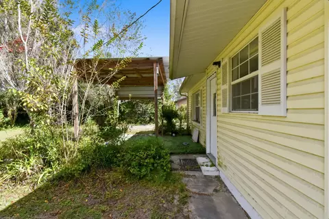 Exterior - 614 W Leon St, Perry, FL 32347 photo 4 of 5