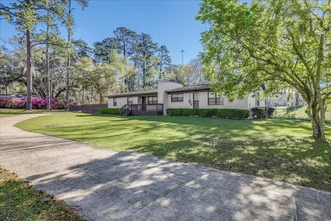 2961 Lakeshore Dr, Tallahassee, FL 32312