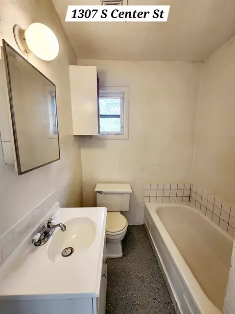 Bath - 1124 S Orange St #2, Perry, FL 32348 photo 1 of 4