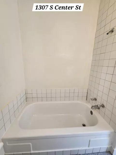 Bath - 1124 S Orange St #2, Perry, FL 32348 photo 3 of 4
