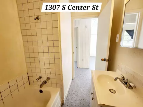 Bath - 1124 S Orange St #2, Perry, FL 32348 photo 2 of 4