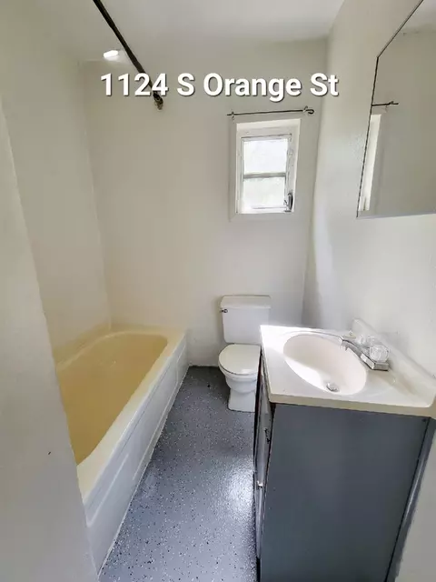 Bath - 1124 S Orange St #2, Perry, FL 32348 photo 4 of 4
