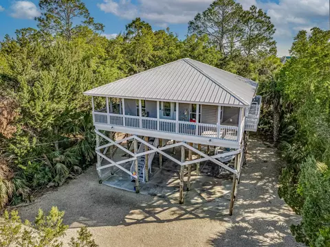 26 Blue Dolphin Dr, Crawfordville, FL 32327