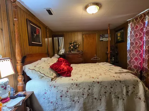 Bedroom - 423 NEmpress Tree Ave, Pinetta Madison County, FL 32350 photo 1 of 3