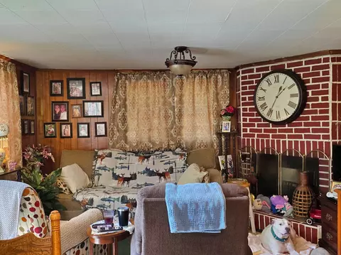 Living - 423 NEmpress Tree Ave, Pinetta Madison County, FL 32350 photo 2 of 4