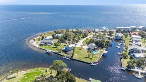 211 Beaty Taff Dr, Crawfordville, FL 32327