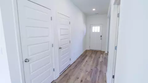 Entry Way - 120 Pruitt Dr, Crawfordville, FL 32327 photo 2 of 5
