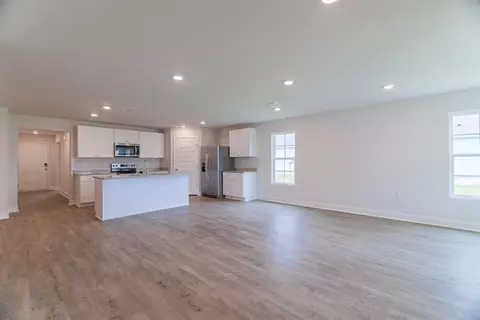 Living - 119 Pruitt Dr, Crawfordville, FL 32327 photo 2 of 3