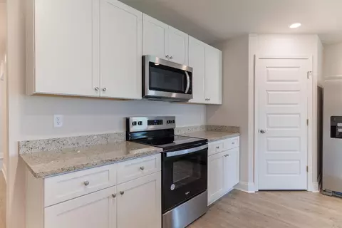Kitchen - 119 Pruitt Dr, Crawfordville, FL 32327 photo 5 of 6