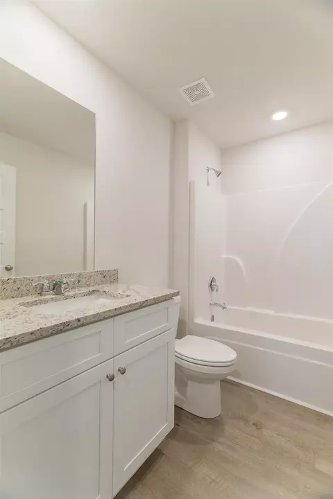 Bath - 119 Pruitt Dr, Crawfordville, FL 32327 photo 4 of 6
