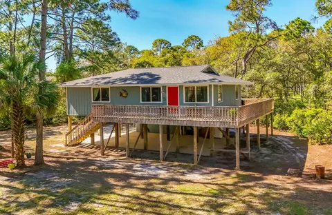 302 Mashes Sands Rd, Panacea, FL 32346