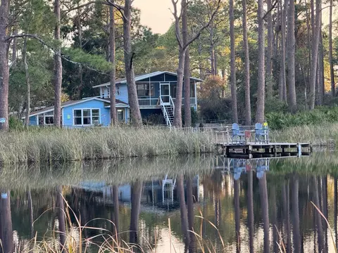 55 Lakeview Dr, Alligator Point, FL 32346