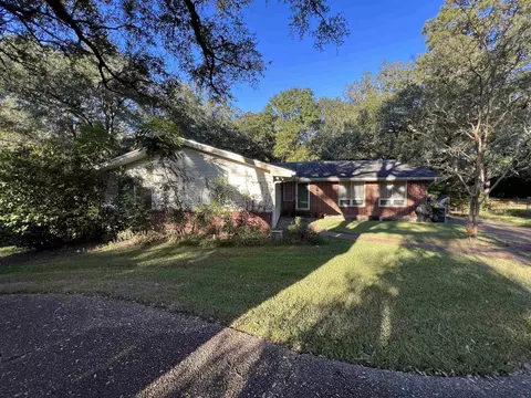 1918 Chowkeebin Nene, Tallahassee, FL 32301