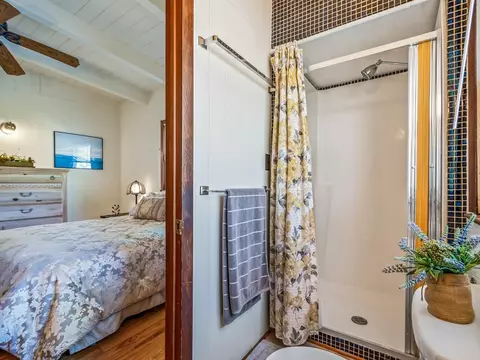Bath - 2475 Surf Rd, Ochlockonee Bay, FL 32346 photo 2 of 4