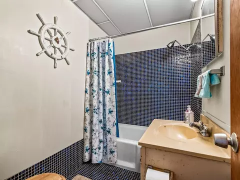 Bath - 2475 Surf Rd, Ochlockonee Bay, FL 32346 photo 4 of 4