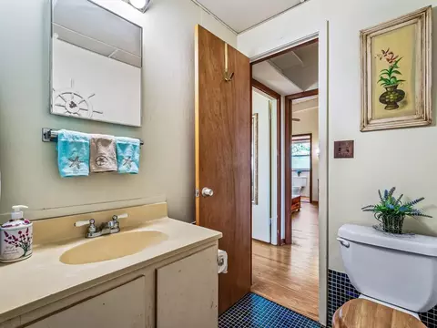 Bath - 2475 Surf Rd, Ochlockonee Bay, FL 32346 photo 3 of 4