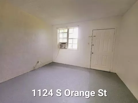 Living - 1124 S Orange St, Perry, FL 32348 photo 3 of 4