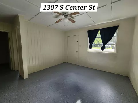 Living - 1124 S Orange St, Perry, FL 32348 photo 2 of 4