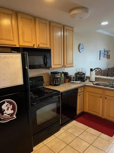 Kitchen - 215 W College Ave #511, Tallahassee, FL 32301 photo 1 of 3