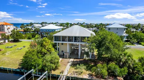 82 Royster Dr, Crawfordville, FL 32327