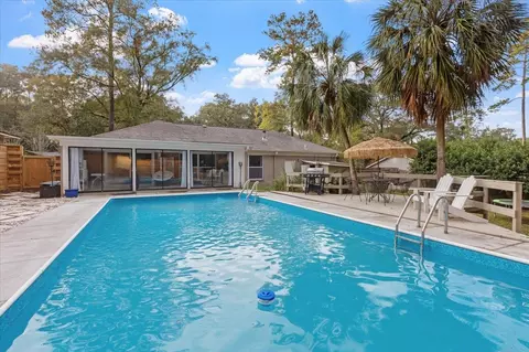 2213 Yaupon Dr, Tallahassee, FL 32303