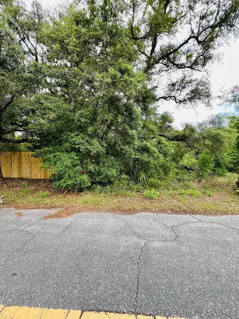 2519 Palmetto Ter, Lanark Village, FL 32323