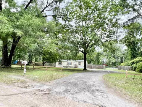 28 Meridith Dr, Crawfordville, FL 32327