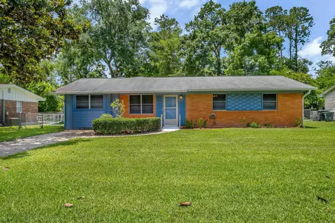 820 Essex Dr, Tallahassee, FL 32304