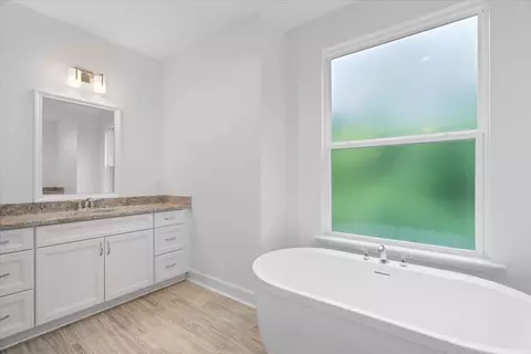 Bath - 5752 Bascom Ln, Tallahassee, FL 32309 photo 2 of 8