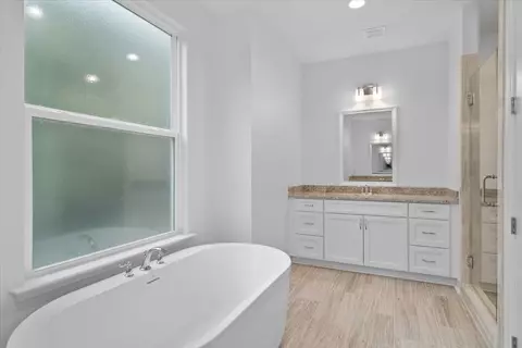 Bath - 5752 Bascom Ln, Tallahassee, FL 32309 photo 3 of 8