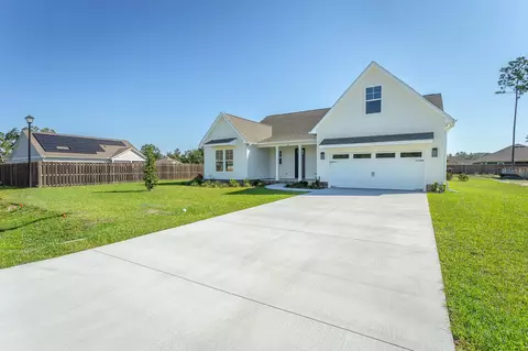 22 Avondale Dr, Crawfordville, FL 32327
