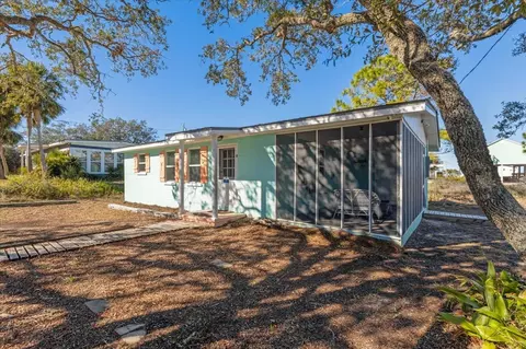 7 Trout St, Alligator Point, FL 32346