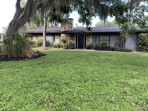 2027 Shadow Dr, Geneva, FL 32732 photo 1