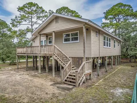 26 Riverview Rd, Panacea, FL 32346
