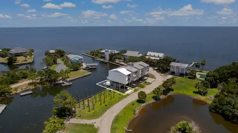 22 Lighthouse Pt, Crawfordville, FL 32327