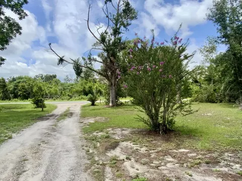 Exterior - 5581 S Sr 53, Madison, FL 32340 photo 5 of 9