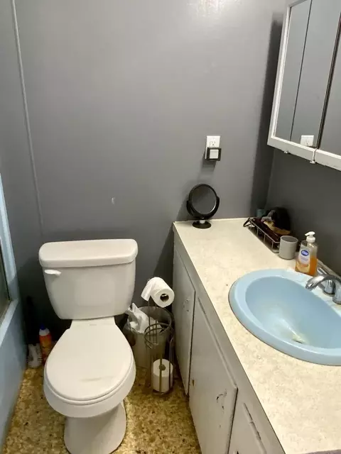 Bath - 5581 S Sr 53, Madison, FL 32340 photo 1 of 2