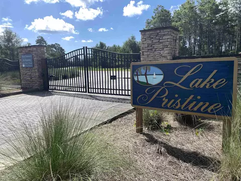 106 Lake Pristine Cir, Carrabelle, FL 32322