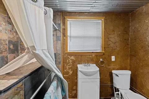 Bath - 2056 N Sam Poppell Rd, Perry, FL 32347 photo 1 of 1